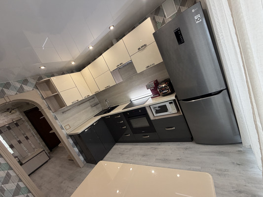 Продам двухкомнатную (2-комн.) квартиру, Первостроителей пр-кт, 19, Комсомольск-на-Амуре г