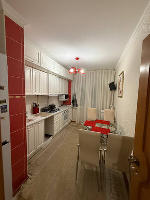 Продам трехкомнатную (3-комн.) квартиру, Маршала Жукова ул, 15, Симферополь г