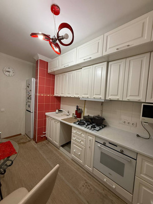 Продам трехкомнатную (3-комн.) квартиру, Маршала Жукова ул, 15, Симферополь г