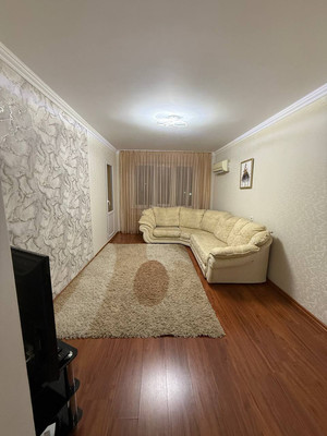 Продам трехкомнатную (3-комн.) квартиру, Маршала Жукова ул, 15, Симферополь г