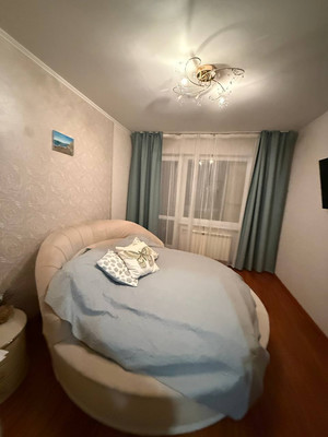 Продам трехкомнатную (3-комн.) квартиру, Маршала Жукова ул, 15, Симферополь г