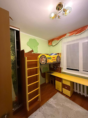 Продам трехкомнатную (3-комн.) квартиру, Маршала Жукова ул, 15, Симферополь г