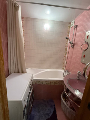 Продам трехкомнатную (3-комн.) квартиру, Маршала Жукова ул, 15, Симферополь г