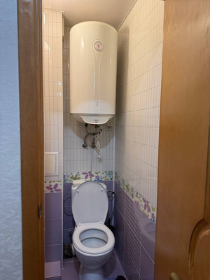 Продам трехкомнатную (3-комн.) квартиру, Маршала Жукова ул, 15, Симферополь г