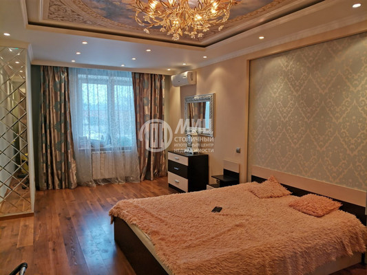 Продам трехкомнатную (3-комн.) квартиру, Школьная ул, 10, Поварово дп