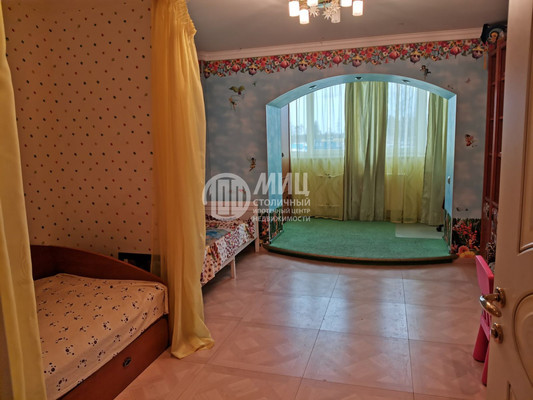 Продам трехкомнатную (3-комн.) квартиру, Школьная ул, 10, Поварово дп