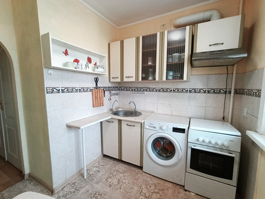 Продам трехкомнатную (3-комн.) квартиру, Профессора Севастьянова ул, 33, Калининград г