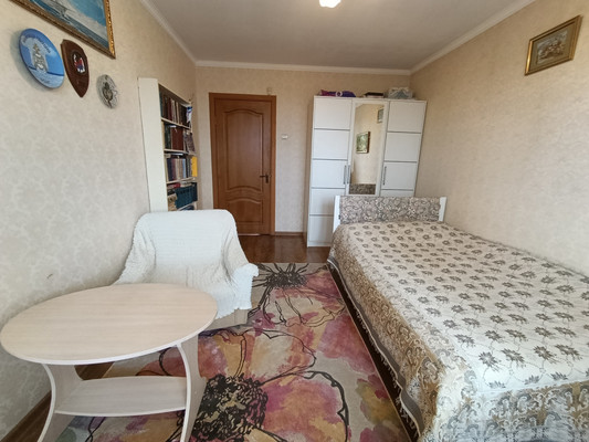 Продам трехкомнатную (3-комн.) квартиру, Профессора Севастьянова ул, 33, Калининград г