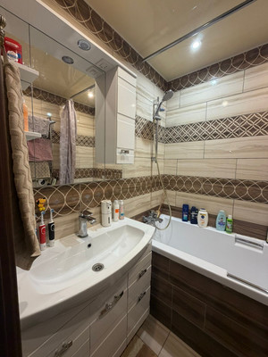 Продам трехкомнатную (3-комн.) квартиру, Вертолётчиков ул, 1, Москва г