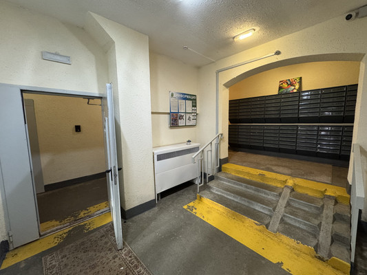 Продам трехкомнатную (3-комн.) квартиру, Вертолётчиков ул, 1, Москва г