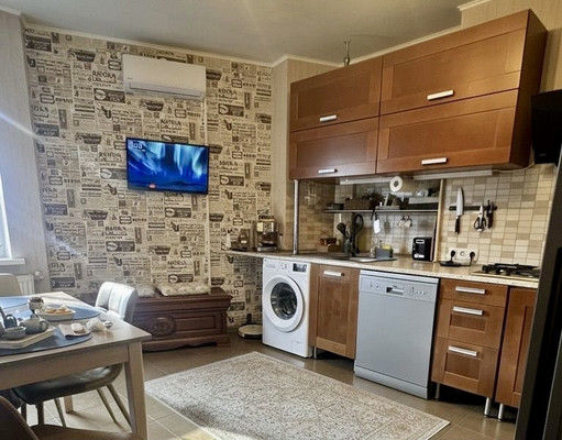 Продам двухкомнатную (2-комн.) квартиру, Луговая ул, 1к1, Калининград г