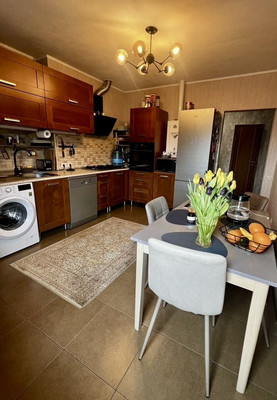 Продам двухкомнатную (2-комн.) квартиру, Луговая ул, 1к1, Калининград г