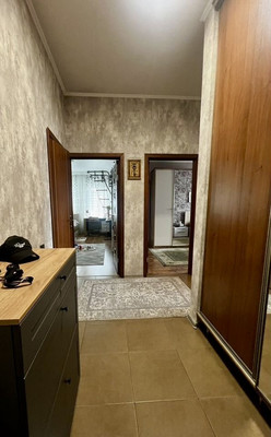 Продам двухкомнатную (2-комн.) квартиру, Луговая ул, 1к1, Калининград г