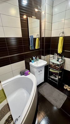 Продам двухкомнатную (2-комн.) квартиру, Луговая ул, 1к1, Калининград г