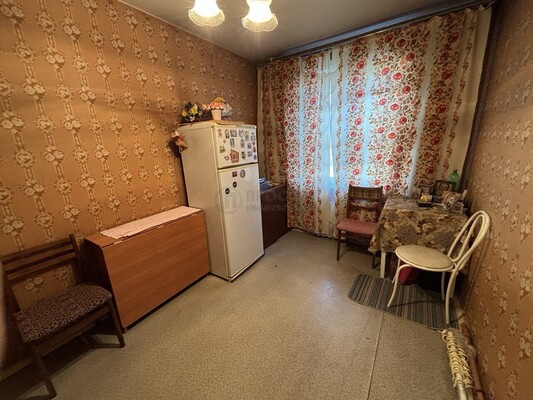 Продам трехкомнатную (3-комн.) квартиру, Профсоюзная ул, 136к2, Москва г