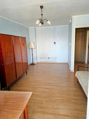 Продам однокомнатную (1-комн.) квартиру, Малахитовая ул, 10к2, Москва г