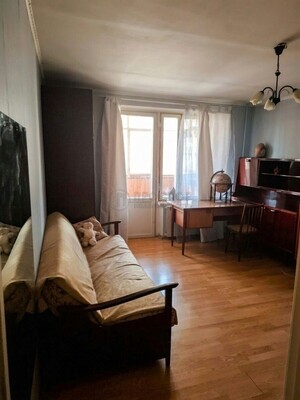 Продам однокомнатную (1-комн.) квартиру, Малахитовая ул, 10к2, Москва г