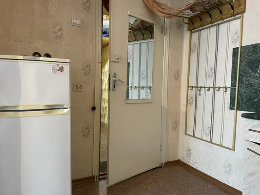 Продам комнату в 8-комн. квартире, Киргизская ул, 5/1, Ростов-на-Дону г