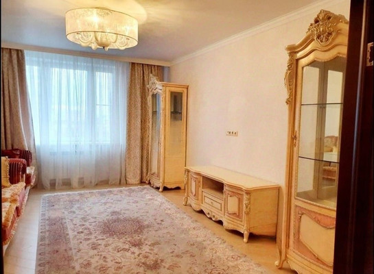 Продам трехкомнатную (3-комн.) квартиру, Калинина ул, 5, Химки г