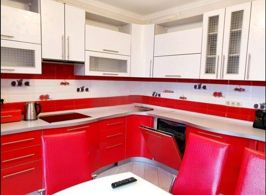 Продам трехкомнатную (3-комн.) квартиру, Калинина ул, 5, Химки г