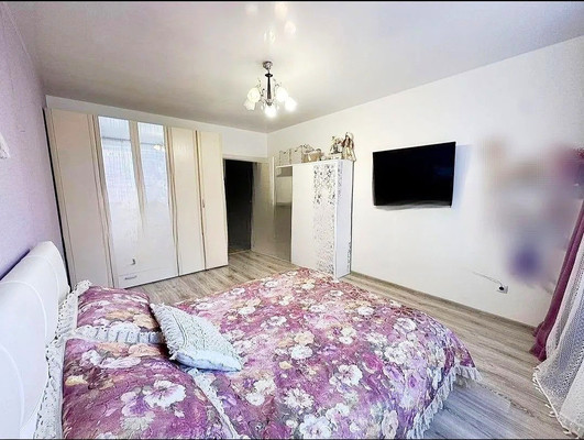 Продам двухкомнатную (2-комн.) квартиру, Рихарда Зорге ул, 1, Калининград г