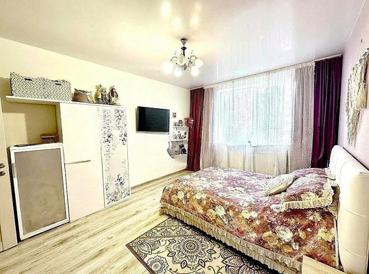 Продам двухкомнатную (2-комн.) квартиру, Рихарда Зорге ул, 1, Калининград г