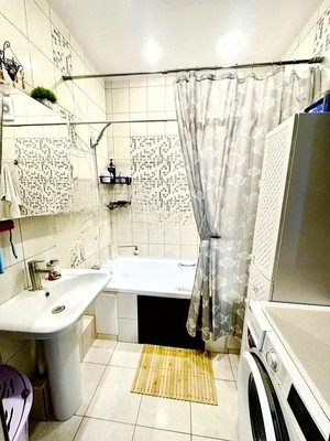 Продам двухкомнатную (2-комн.) квартиру, Рихарда Зорге ул, 1, Калининград г