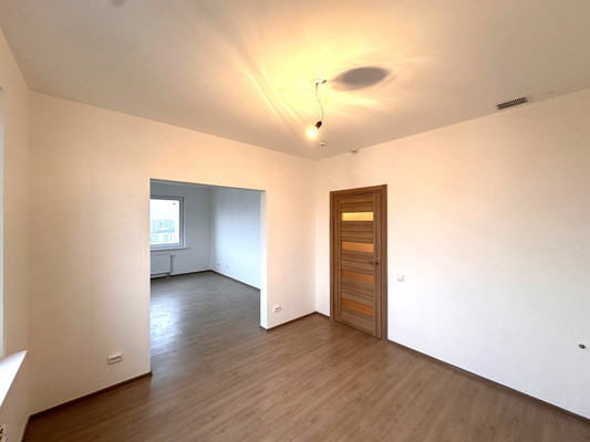 Продам многокомнатную квартиру, Лидии Зверевой ул, 9к1, Санкт-Петербург г