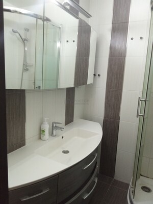 Продам двухкомнатную (2-комн.) квартиру, Литовский б-р, 15к1, Москва г