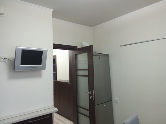 Продам двухкомнатную (2-комн.) квартиру, Литовский б-р, 15к1, Москва г