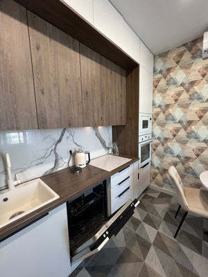 Сдам трехкомнатную (3-комн.) квартиру, Мосфильмовская ул, 98к1, Москва г