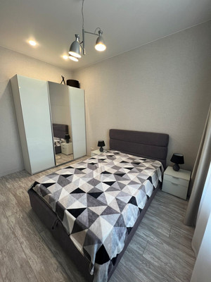 Сдам трехкомнатную (3-комн.) квартиру, Мосфильмовская ул, 98к1, Москва г