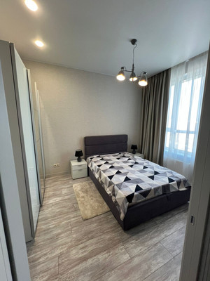 Сдам трехкомнатную (3-комн.) квартиру, Мосфильмовская ул, 98к1, Москва г