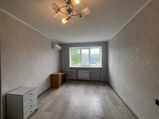 Продам двухкомнатную (2-комн.) квартиру, Приморского Комсомола ул, 15, Большой Камень г