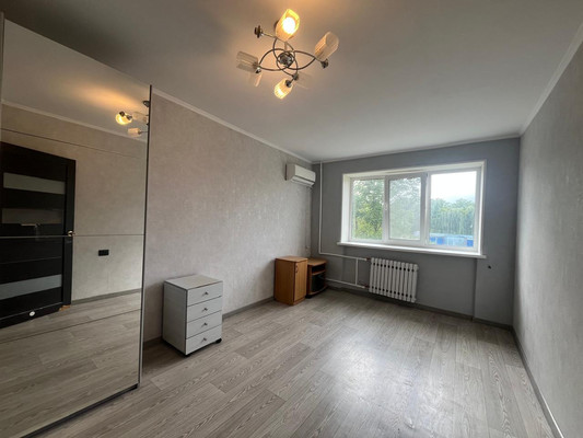 Продам двухкомнатную (2-комн.) квартиру, Приморского Комсомола ул, 15, Большой Камень г