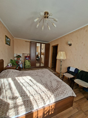 Продам трехкомнатную (3-комн.) квартиру, Художников пр-кт, 33Ак1, Санкт-Петербург г