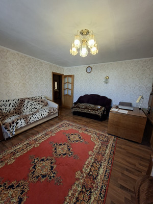 Продам трехкомнатную (3-комн.) квартиру, Художников пр-кт, 33Ак1, Санкт-Петербург г