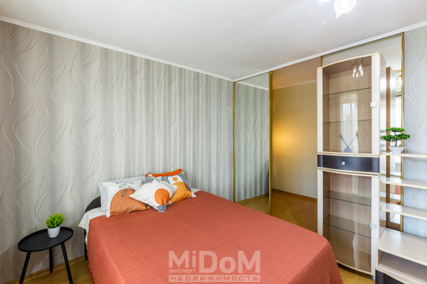 Продам однокомнатную (1-комн.) квартиру, Оборонная ул, 10, Мурино п