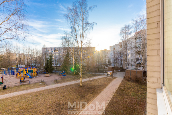 Продам однокомнатную (1-комн.) квартиру, Оборонная ул, 10, Мурино п