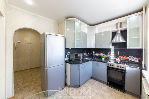 Продам однокомнатную (1-комн.) квартиру, Оборонная ул, 10, Мурино п