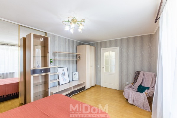 Продам однокомнатную (1-комн.) квартиру, Оборонная ул, 10, Мурино п