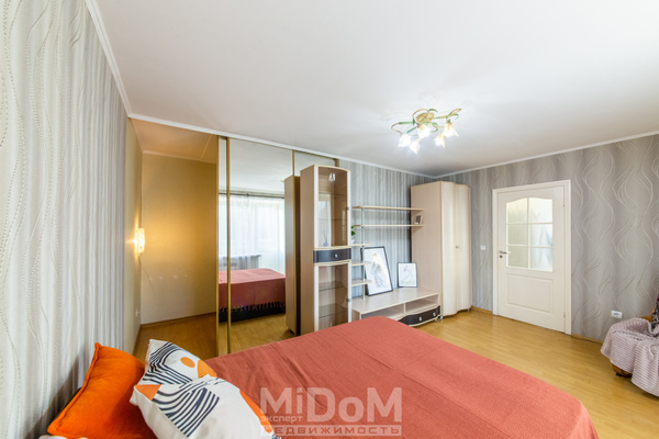 Продам однокомнатную (1-комн.) квартиру, Оборонная ул, 10, Мурино п