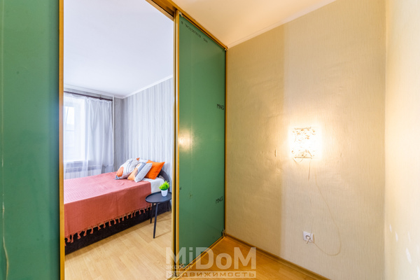 Продам однокомнатную (1-комн.) квартиру, Оборонная ул, 10, Мурино п