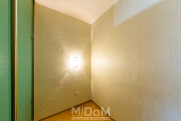 Продам однокомнатную (1-комн.) квартиру, Оборонная ул, 10, Мурино п