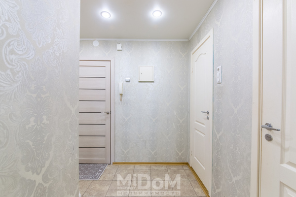 Продам однокомнатную (1-комн.) квартиру, Оборонная ул, 10, Мурино п