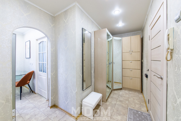 Продам однокомнатную (1-комн.) квартиру, Оборонная ул, 10, Мурино п