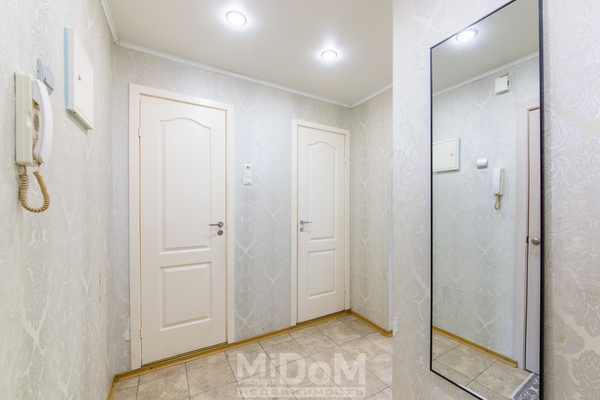 Продам однокомнатную (1-комн.) квартиру, Оборонная ул, 10, Мурино п