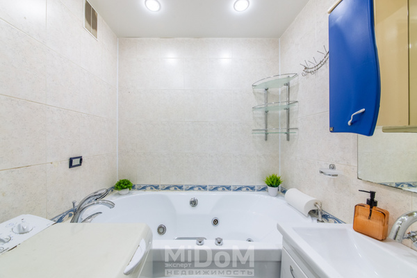 Продам однокомнатную (1-комн.) квартиру, Оборонная ул, 10, Мурино п