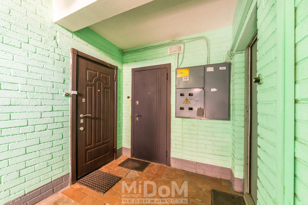 Продам однокомнатную (1-комн.) квартиру, Оборонная ул, 10, Мурино п