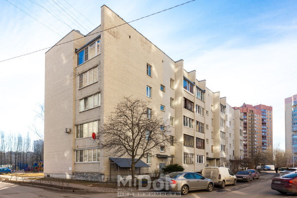 Продам однокомнатную (1-комн.) квартиру, Оборонная ул, 10, Мурино п